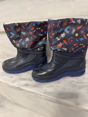 Rain boots size 30 like new