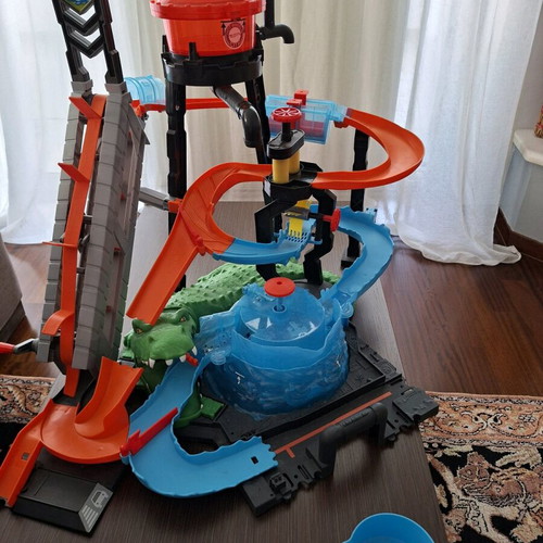 Hot Wheels Gator Car Wash track like new