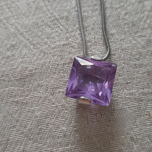 Necklace with purple stone new