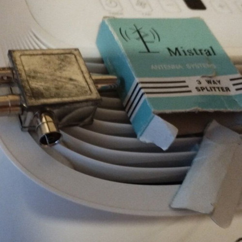 Splitter 3-way Mistral new with box