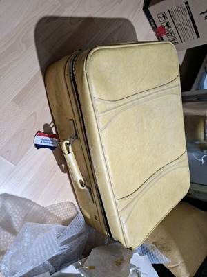 American Tourister Vintage куфар 1975 употребяван, твърд корпус от винил