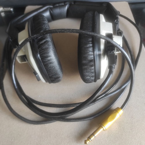 Beyerdynamic DT 100 Studio Headphones 400 Ohm like new wired