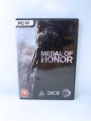 Medal of Honor PC game used, complete with manual and extras