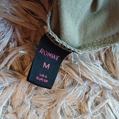 Romwe women's crop top size M like new, khaki with graphic design