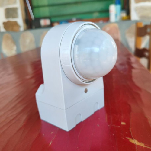 ABB Watchdog BasicLINE 240° wall motion detector, model 6844 AGM-204-500