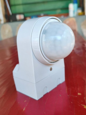 ABB Watchdog BasicLINE 240° wall motion detector, model 6844 AGM-204-500