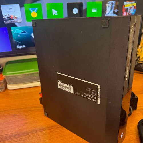 Xbox One 500GB like new