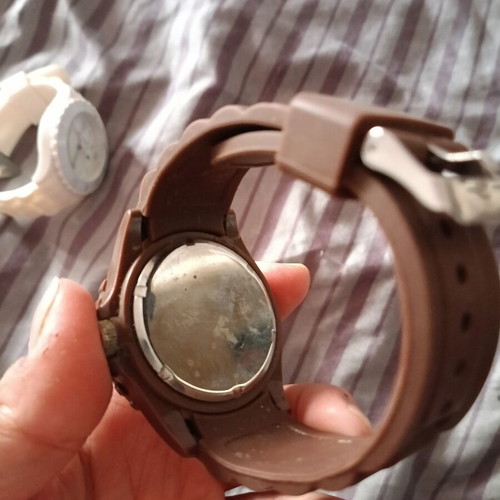 Wristwatch set like new, white and brown, needs battery