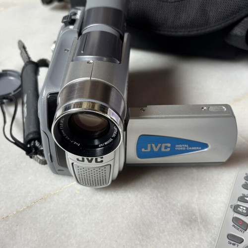 JVC GR-D21E digital video camera like new with charger and data cable