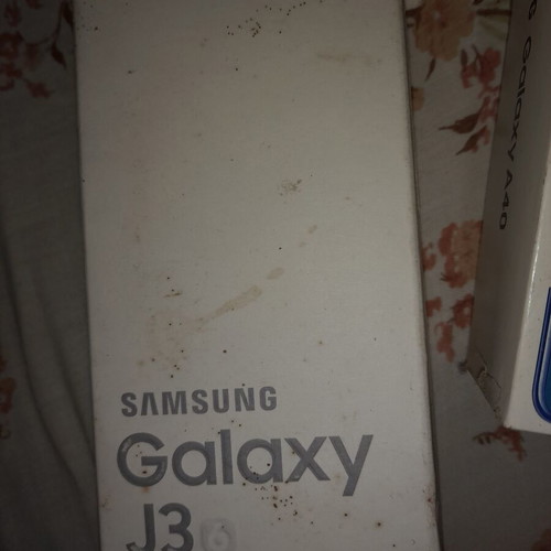 Samsung collectible phone boxes like new, set of 4