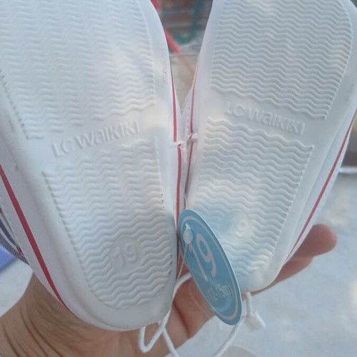 Baby shoes LCW new, size 19