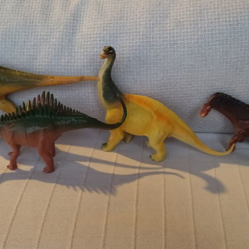 Dinosaur figures like new, set of 16