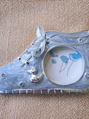 Vintage photo frame shaped like a baby shoe like new for keepsake photos