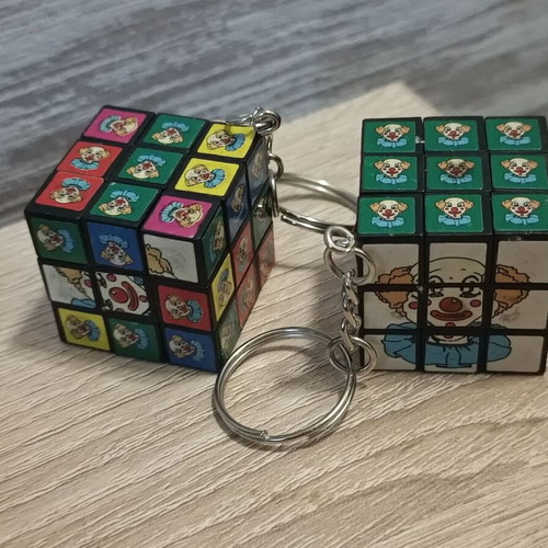 Keychain cube like new with clown images