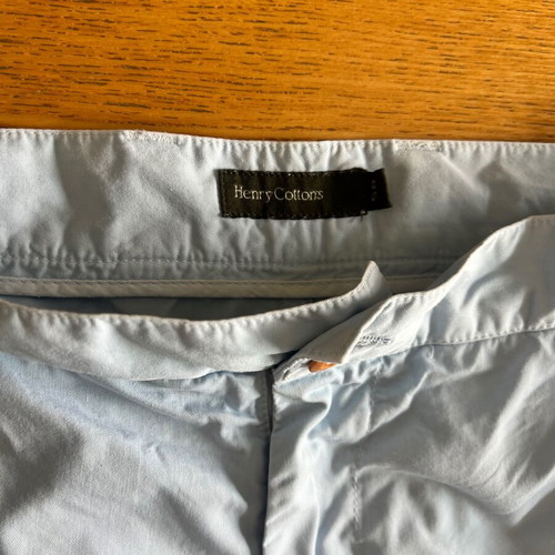 Henry Cottons turquoise bermuda shorts like new, size 48