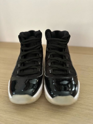 Air Jordan 11 Retro black sneakers like new, size 40