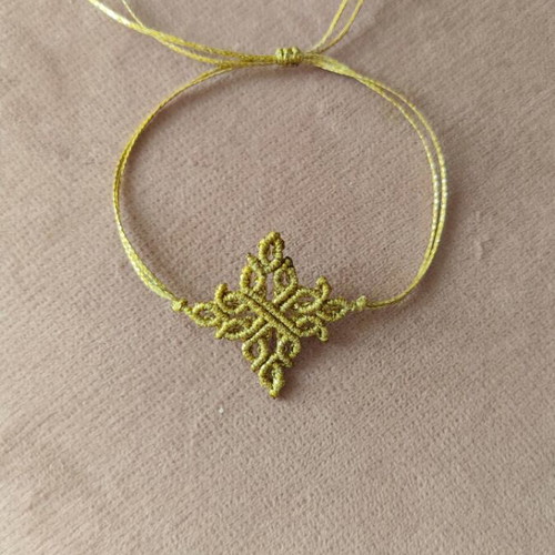 Macramé bracelet handmade vintage design gold like new