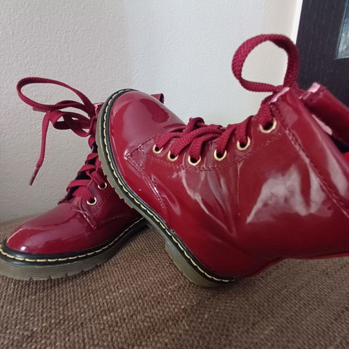 Mix Mind patent leather boots used, size 26, red for girls