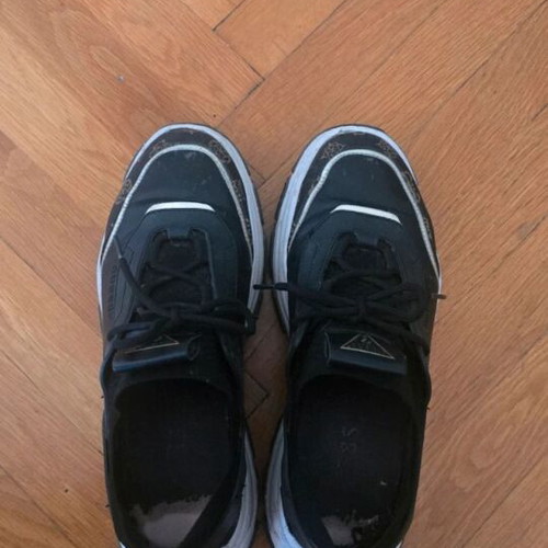 Guess Chunky Shoes Size 40 Like New Black with Monogram