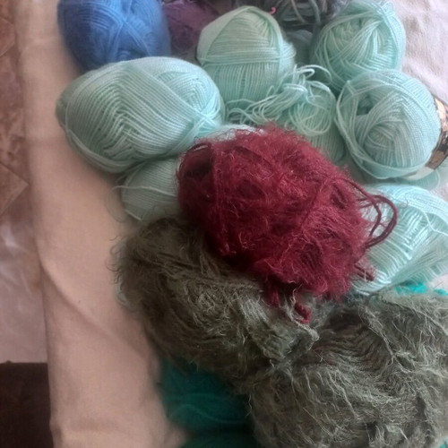 Knitting yarn like new, pack of 22 pieces