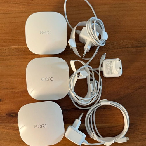 Eero J010001 Wi-Fi Mesh Routers 2nd Gen set of 3 like new, Dual-Band Gigabit