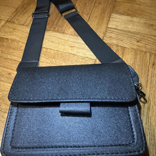 Black shoulder bag like new, can be used as handbag