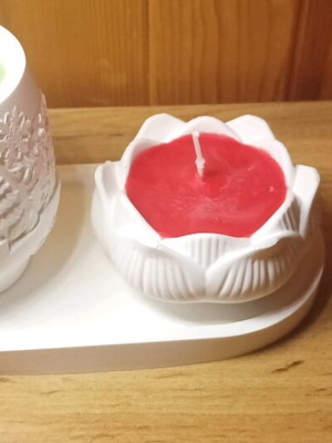 Handmade set with scented candles and gypsum casts new