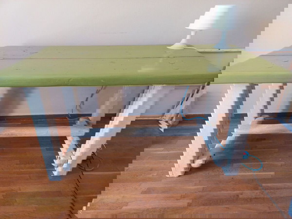 Τραπέζι από ξύλο μασίφ, designer