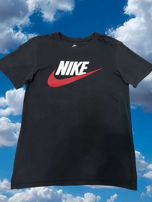 Nike Sportswear Classic Logo Graphic Tee size S like new, black