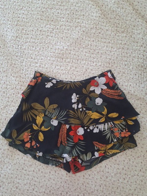 Floral skorts Zara σαν καινούργιο, πολύχρωμο, μέγεθος S