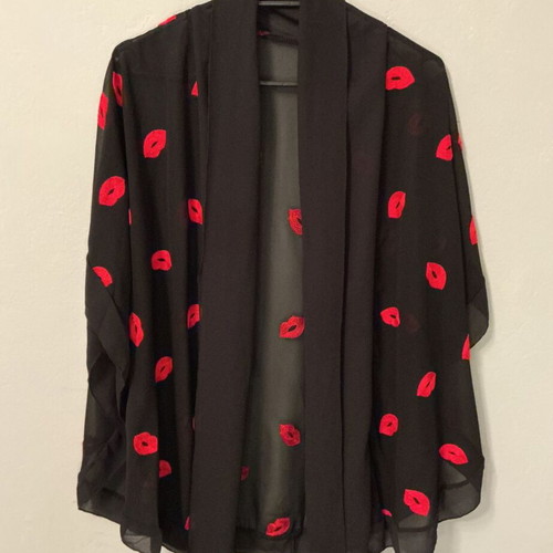 Kimono with Lips One Size like new, black, airy fit