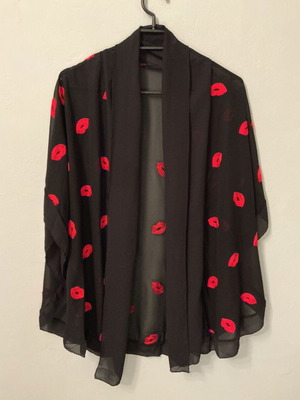 Kimono with Lips One Size like new, black, airy fit