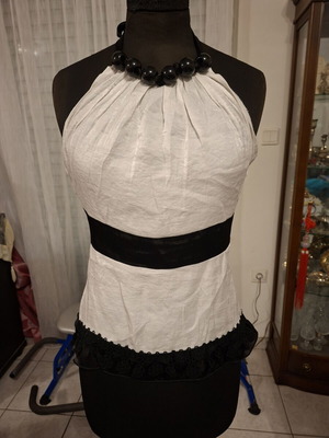 Jennifer Lopez JLO black and white top, size M-L