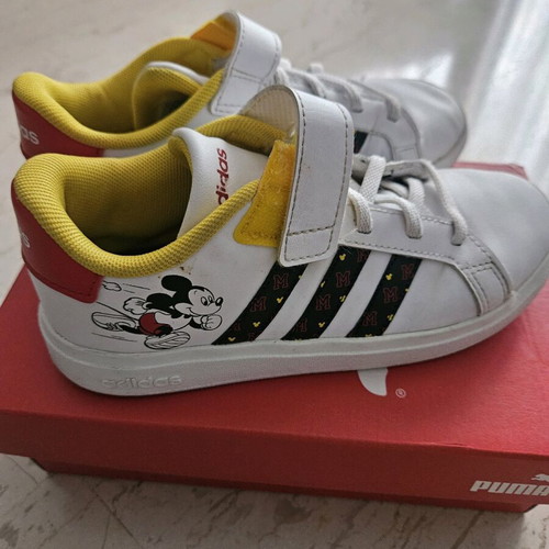 Αθλητικά Adidas σαν καινούργιο, άσπρα, με Mickey Mouse, νούμερα 31-32