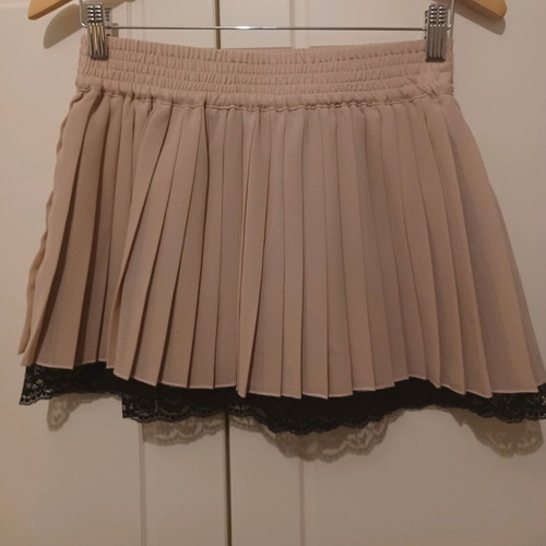 Attrattivo mini skirt like new, dusty pink, size Small with lace