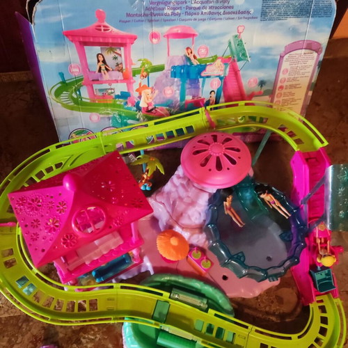 Polly Pocket Spin'n Surprise Waterpark playset used with 3 dolls and accessories