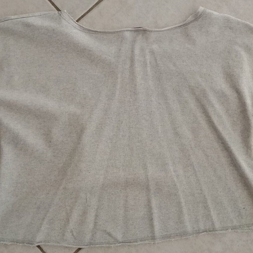 Crop top shirt like new, grey with perforated Eiffel Tower design
