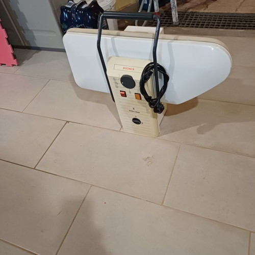 Singer ironing press used in very good condition