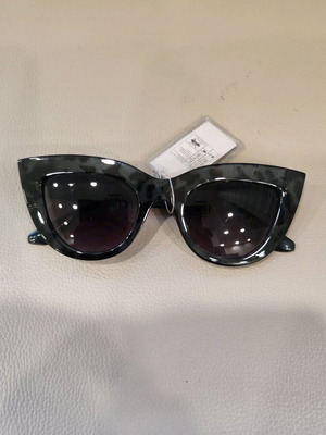 Women's sunglasses with leopard frame and black lens new