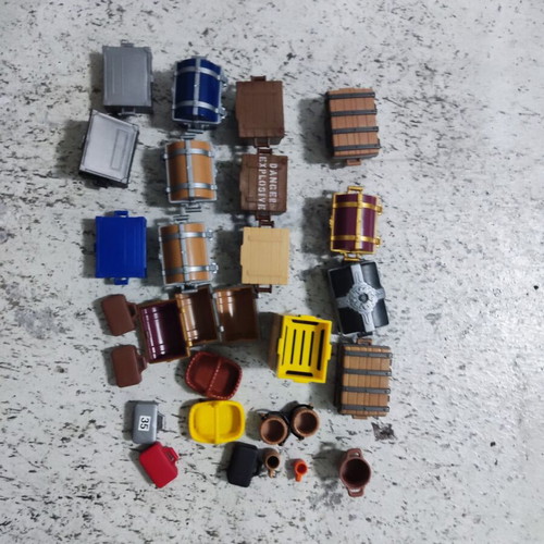 Playmobil chests, trunks and various utensils like new