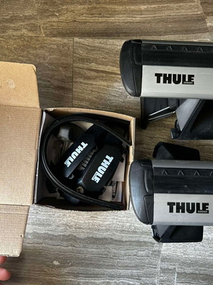 Σετ μπαρών οροφής Thule WingBar Evo 135cm με βάσεις και kit Nissan Qashqai σαν καινούργιο