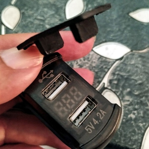 Usb charger for car like new