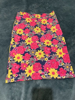 Slim skirt like new, above the knee, size S