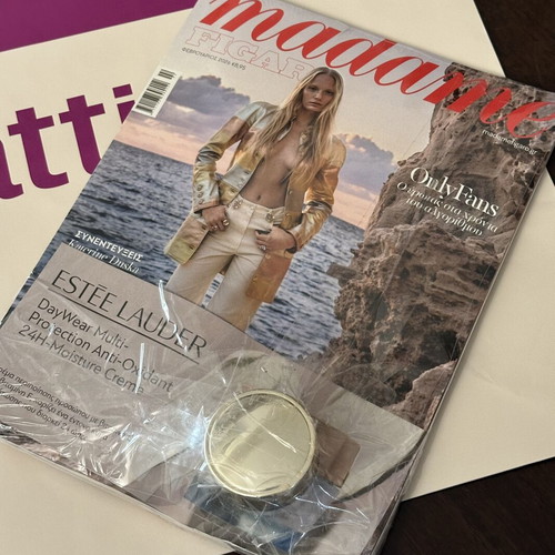 Madame Figaro magazine with Estée Lauder Daywear 24H Crème SPF 15, new