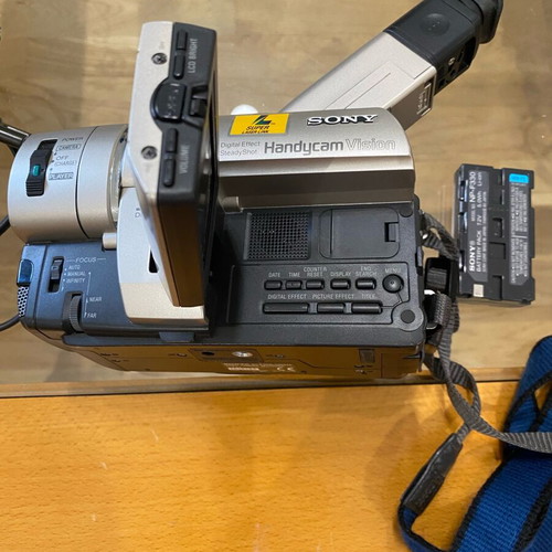 Sony Vision Handycam CCD with power supply, battery, remote and case