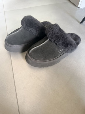 Ugg Australia Tuz slippers, size 40, black