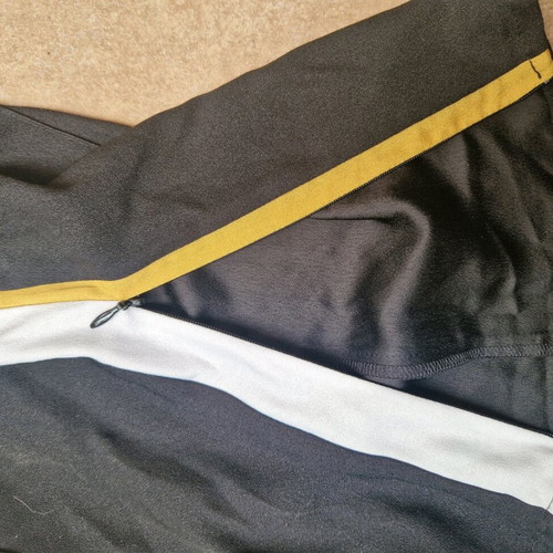 Pink Woman black cropped pants with stripe, like new