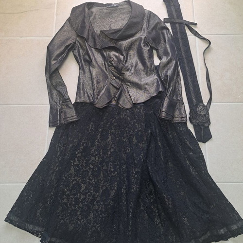 Italian women's set made in Italy, like new, jacket and lace skirt with belt S/M