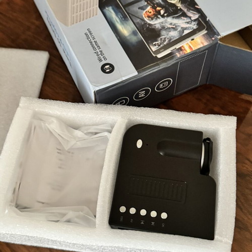 Mini LED Projector UC28C with Box and Accessories new