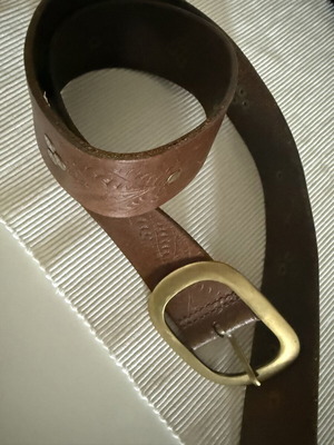 Leather belt with gold buckle used, size 100, brown